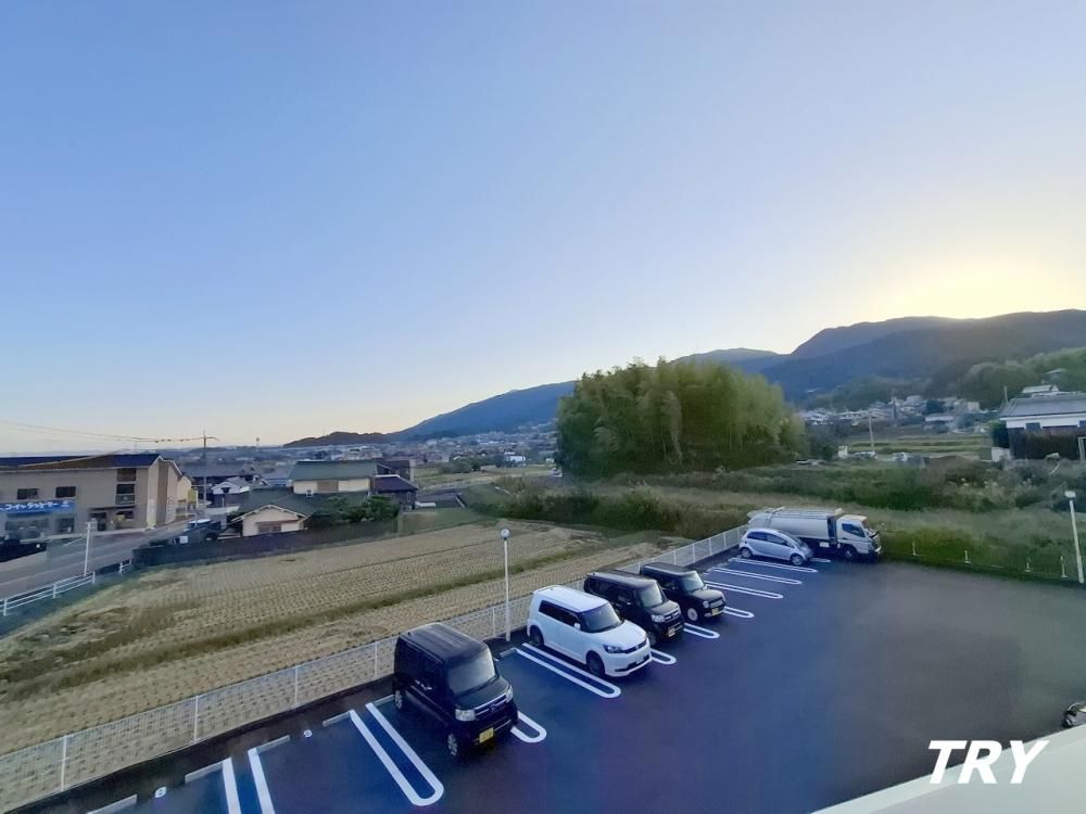 �y���]�z�@