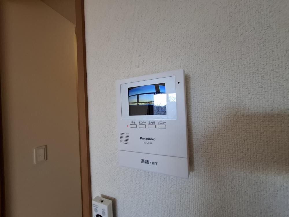 �y�Z�L�����e�B�z�@