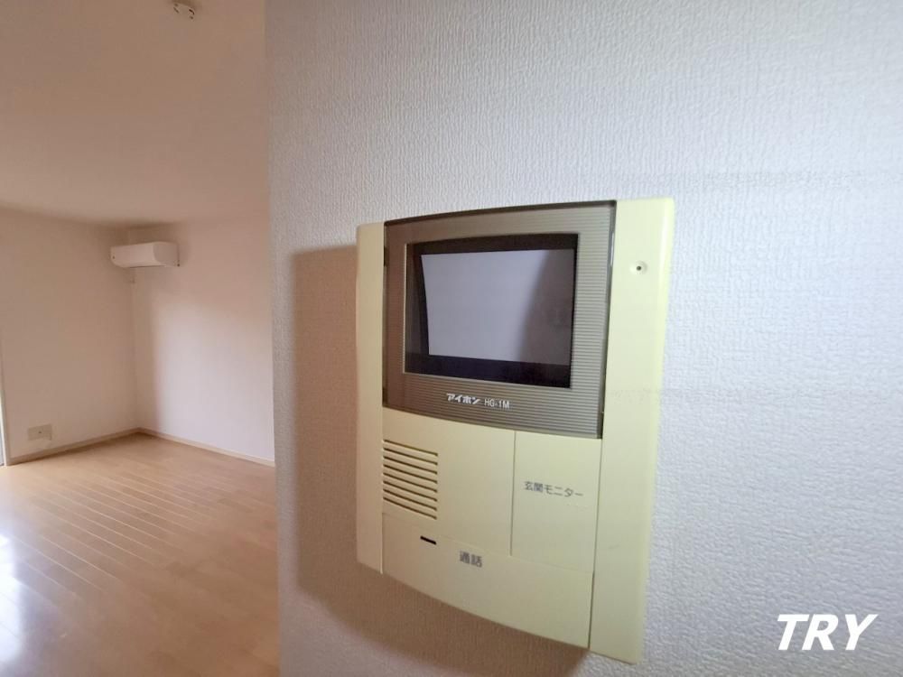 �y�Z�L�����e�B�z�@