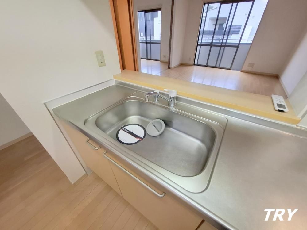 �y�L�b�`���z�@