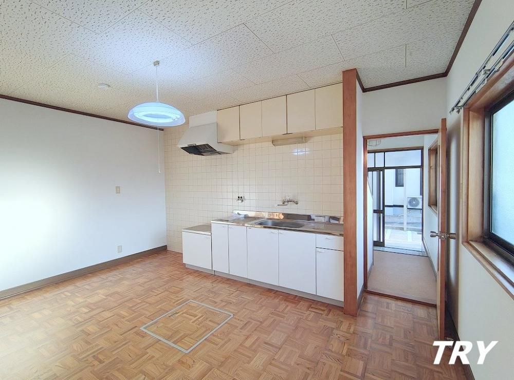 �y�����E���r���O�z�@