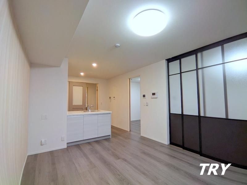 �y�����E���r���O�z�@