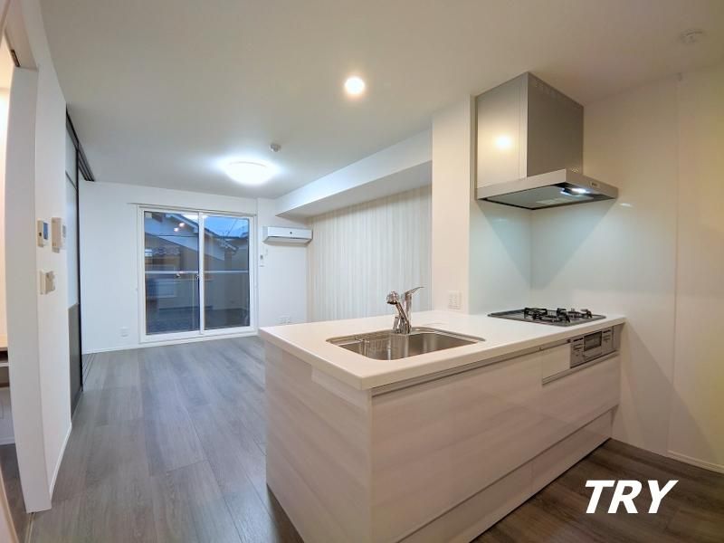 �y�����E���r���O�z�@