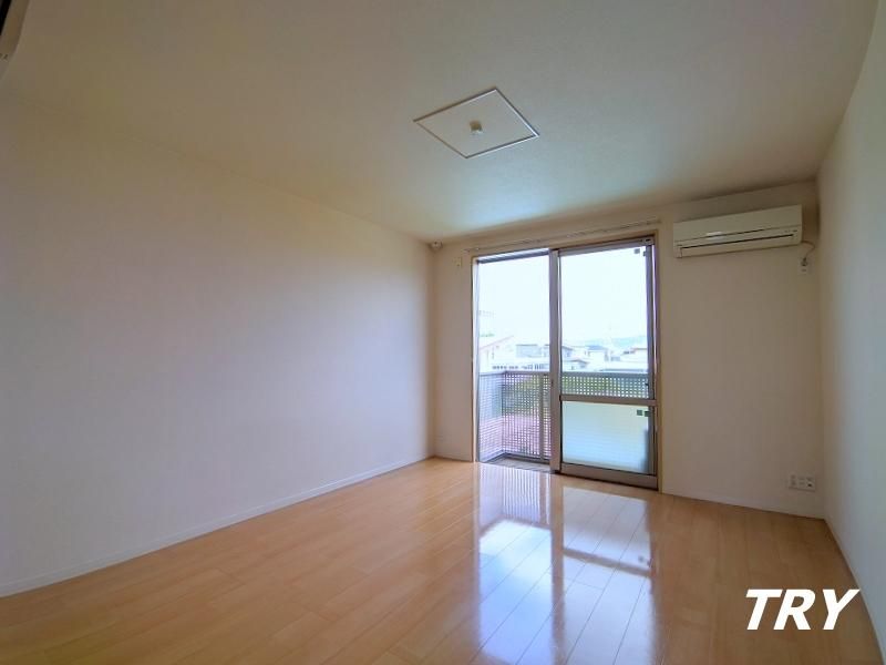 �y�����E���r���O�z�@