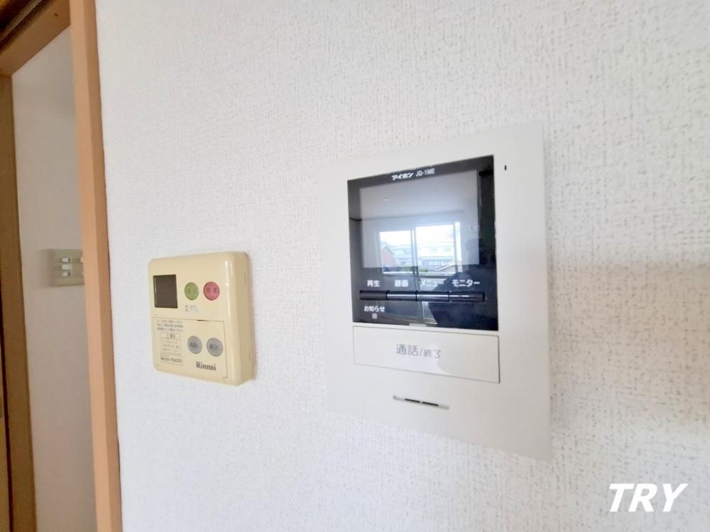 �y�Z�L�����e�B�z�@