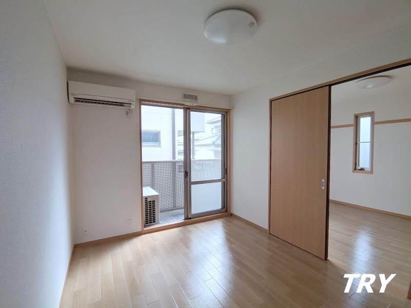 �y�����E���r���O�z�@