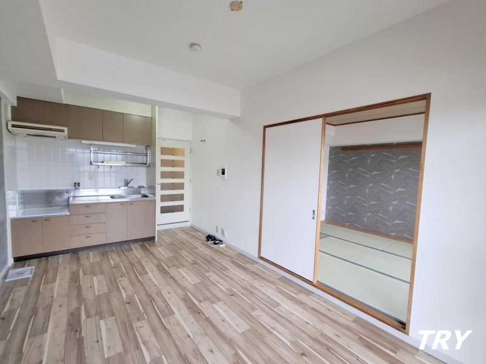 �y�����E���r���O�z�@