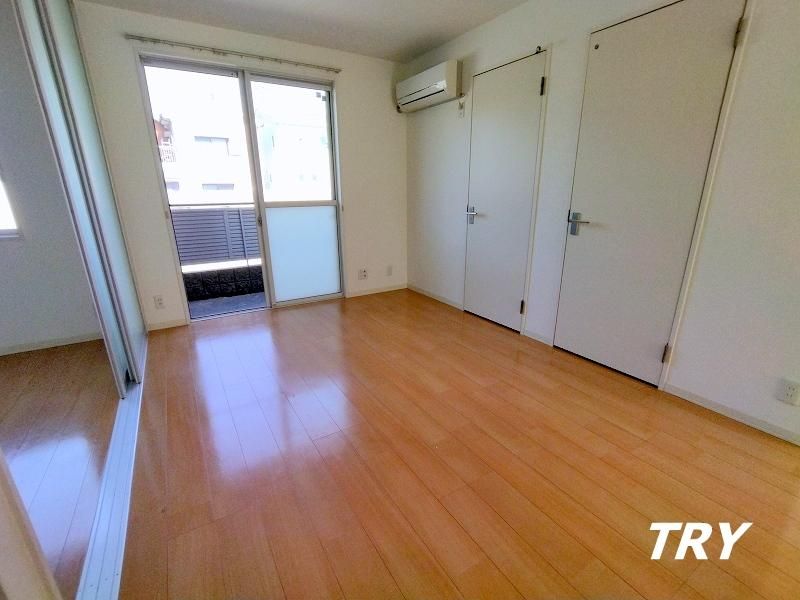 �y�����E���r���O�z�@