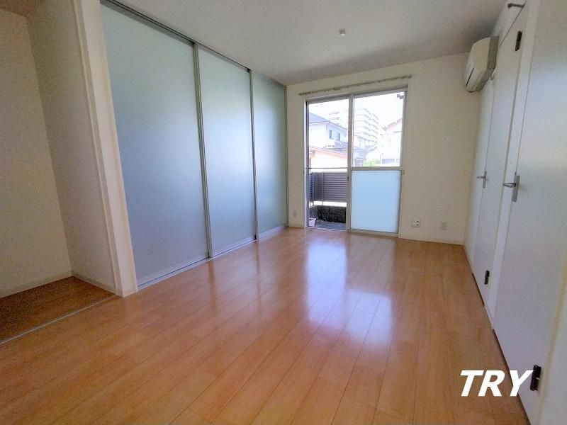 �y�����E���r���O�z�@