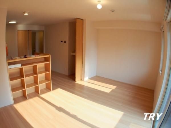 �y�����E���r���O�z�@