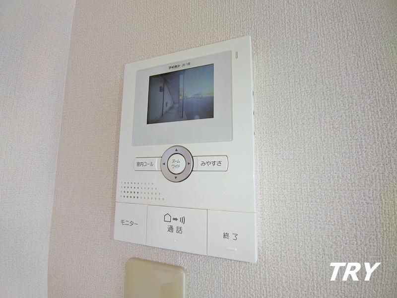 �y�Z�L�����e�B�z�@