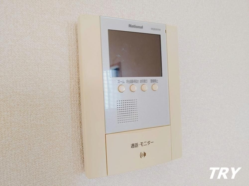 �y�Z�L�����e�B�z�@