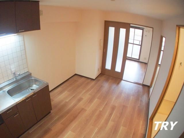 �y�����E���r���O�z�@�_�C�j���O