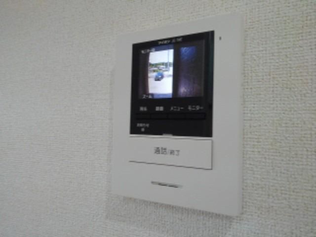 �y�Z�L�����e�B�z�@