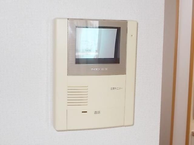 �y�Z�L�����e�B�z�@