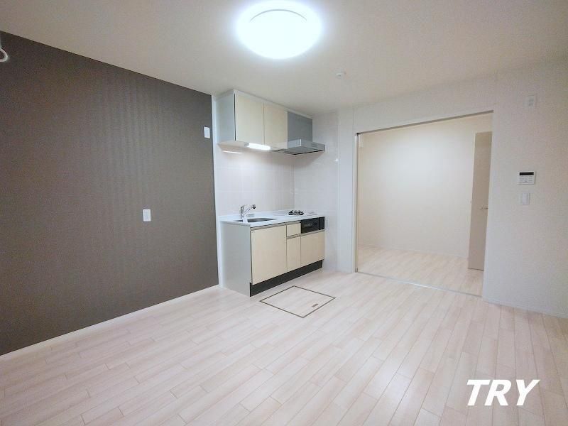 �y�����E���r���O�z�@