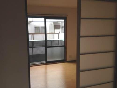 �y���ԁE���r���O�z�@